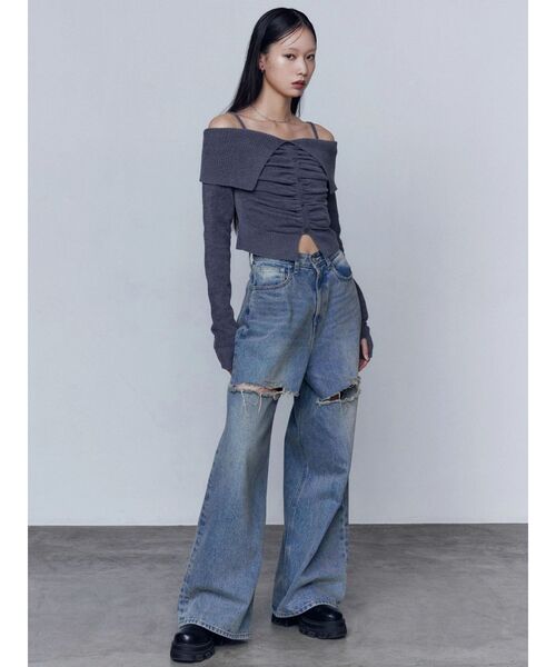 EMODA(エモダ)の「FRONT BUTTON OFF SHOULDER KNIT(ニット/セーター・レディース・ブラック/アイボリー/グレー・FREE)」の8枚目の写真