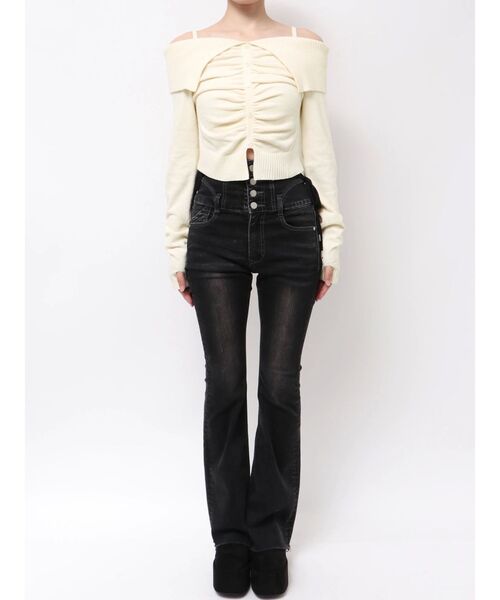 EMODA(エモダ)の「FRONT BUTTON OFF SHOULDER KNIT(ニット/セーター・レディース・ブラック/アイボリー/グレー・FREE)」の16枚目の写真