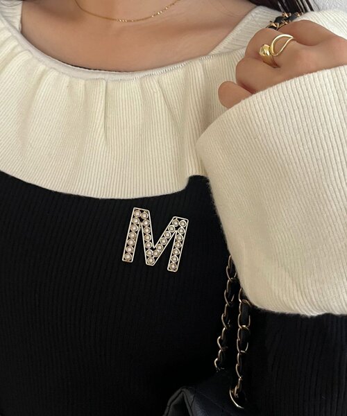 prose verse（プロズヴェール）の「イニシャルロゴブローチ（ブローチ/コサージュ・レディース・ゴールド系その他2/ゴールド系その他/ゴールド・FREE）」の3枚目の写真