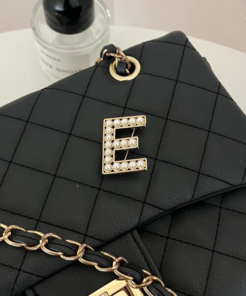 prose verse（プロズヴェール）の「イニシャルロゴブローチ（ブローチ/コサージュ・レディース・ゴールド系その他2/ゴールド系その他/ゴールド・FREE）」の7枚目の写真