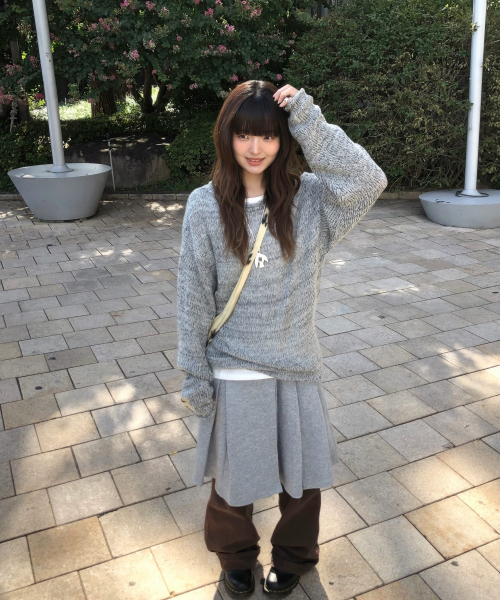 TUOMIO（トゥオミオ）の「OVERSIZED GLITTER SWEATER [GREY]（ニット/セーター・レディース・その他・F）」の2枚目の写真