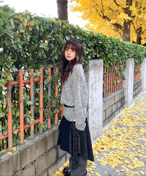 TUOMIO（トゥオミオ）の「OVERSIZED GLITTER SWEATER [GREY]（ニット/セーター・レディース・その他・F）」の11枚目の写真