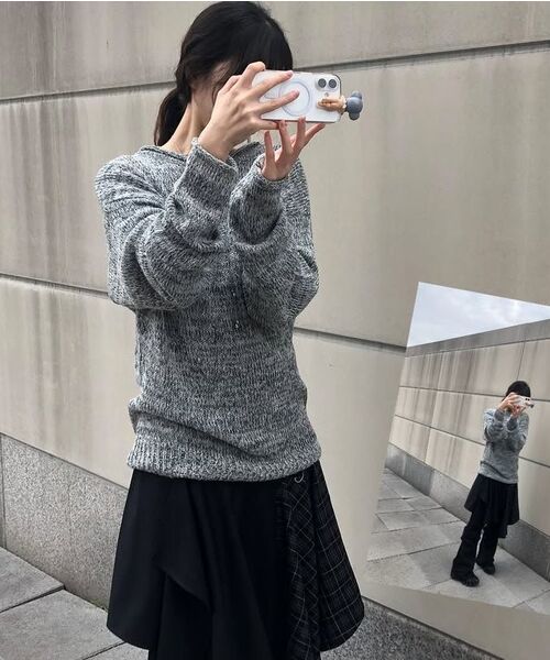 TUOMIO（トゥオミオ）の「OVERSIZED GLITTER SWEATER [GREY]（ニット/セーター・レディース・その他・F）」の6枚目の写真