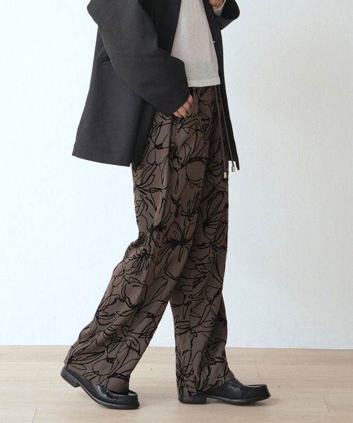 laurea(ラウレア)の「ボタニカル大柄系 フロッキープリント ワードパンツ(その他パンツ・レディース・ダークグレー/モカ/ブラック・M)」の16枚目の写真