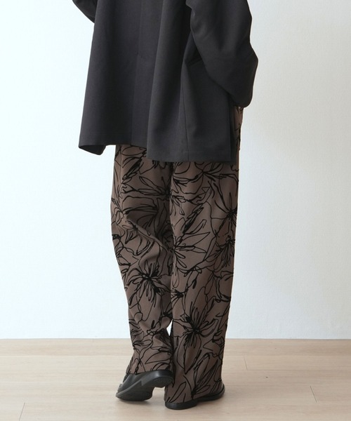 laurea(ラウレア)の「ボタニカル大柄系 フロッキープリント ワードパンツ(その他パンツ・レディース・ダークグレー/モカ/ブラック・M)」の18枚目の写真