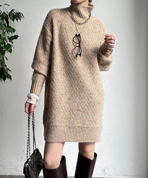 DouDou(ドゥドゥ)の「【WEB限定】クロス編みタートルチュニック(ニット/セーター・レディース・ブラック/ブルー/ベージュ・FREE)」の1枚目の写真