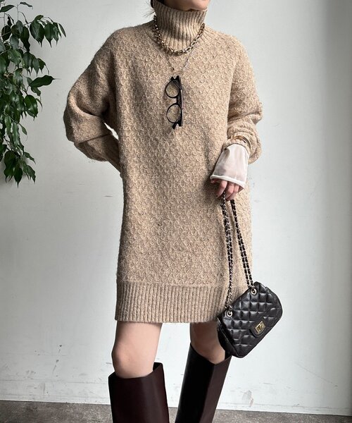 DouDou(ドゥドゥ)の「【WEB限定】クロス編みタートルチュニック(ニット/セーター・レディース・ブラック/ブルー/ベージュ・FREE)」の11枚目の写真