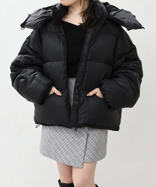 31 Sons de mode（トランテアン　ソン　ドゥ　モード）の「2025秋冬新作 一部店舗限定 スタンドカラーショートダウン（ダウンジャケット/コート・レディース・ブラック/グレー・ﾌﾘ-）」の2枚目の写真