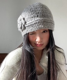 CELENA BEATS（セレナビーツ）の「ローズモチーフスパンコールニットビーニー（ニットキャップ/ビーニー）」