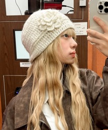 CELENA BEATS（セレナビーツ）の「ローズモチーフスパンコールニットビーニー（ニットキャップ/ビーニー）」