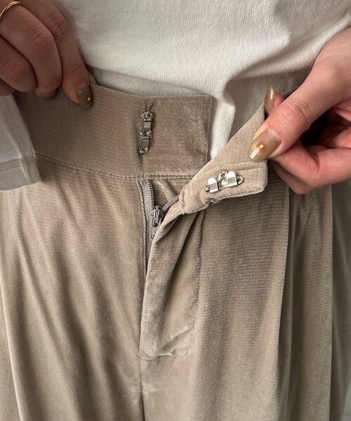 CAPRICIEUX LE'MAGE（カプリシューレマージュ）の「ベロアワイドパンツ（その他パンツ・レディース・チャコールグレー/グレイッシュベージュ・38/36）」の14枚目の写真