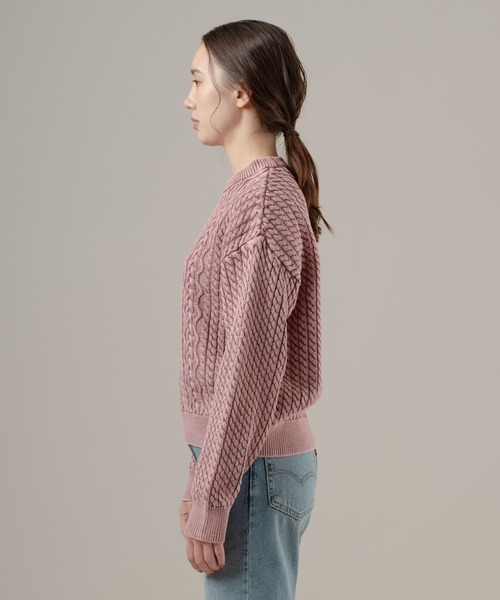Levi's(リーバイス)の「Levi's/リーバイス LEILAH ケーブルクルーネックセーター(ニット/セーター・レディース・ピンク・XS/S/M)」の2枚目の写真