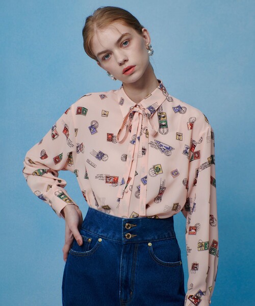 LOULOU WILLOUGHBY(ルルウィルビー)の「【LOULOU WILLOUGHBY】レタープリントシャツブラウス(シャツ/ブラウス・レディース・ピンク/ネイビー・2)」の4枚目の写真