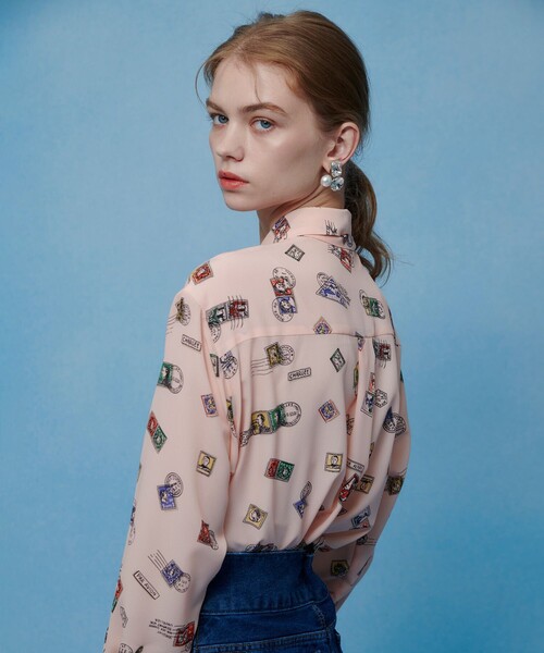 LOULOU WILLOUGHBY(ルルウィルビー)の「【LOULOU WILLOUGHBY】レタープリントシャツブラウス(シャツ/ブラウス・レディース・ピンク/ネイビー・2)」の6枚目の写真