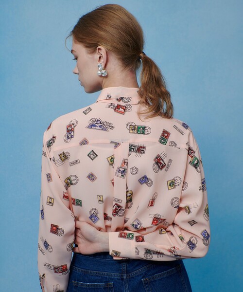 LOULOU WILLOUGHBY(ルルウィルビー)の「【LOULOU WILLOUGHBY】レタープリントシャツブラウス(シャツ/ブラウス・レディース・ピンク/ネイビー・2)」の7枚目の写真