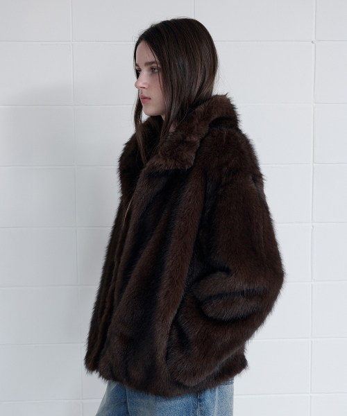 ROLAROLA(ロラロラ)の「HIGH NECK FUR JACKET BROWN(ムートンコート・レディース・ブラウン・FREE)」の2枚目の写真