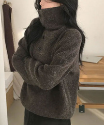 フィンガーホール付き タートルネックリブニット