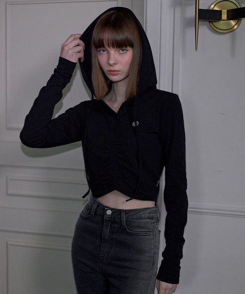 Shirring Hood Crop — кроп‑худи с сборкой, чёрный