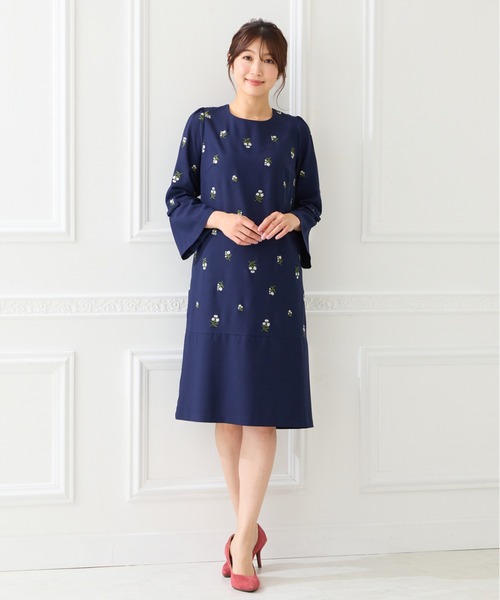 Rose Tiara(ローズティアラ)の「小花刺繍リボンスリーブワンピース(ワンピース・レディース・ネイビー/ブルー・46/42/38)」の22枚目の写真