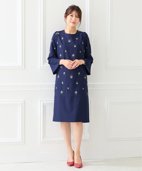 Rose Tiara(ローズティアラ)の「小花刺繍リボンスリーブワンピース(ワンピース・レディース・ネイビー/ブルー・46/42/38)」の3枚目の写真