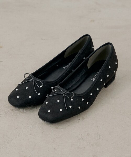 Chico(チコ)の「【SALON by Chico】ミドルビジューリボンバレエシューズ(パンプス・レディース・ホワイト/ベージュ/ブラック・LARGE/MEDIUM/SMALL)」の2枚目の写真