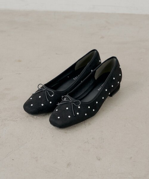 Chico(チコ)の「【SALON by Chico】ミドルビジューリボンバレエシューズ(パンプス・レディース・ホワイト/ベージュ/ブラック・LARGE/MEDIUM/SMALL)」の4枚目の写真