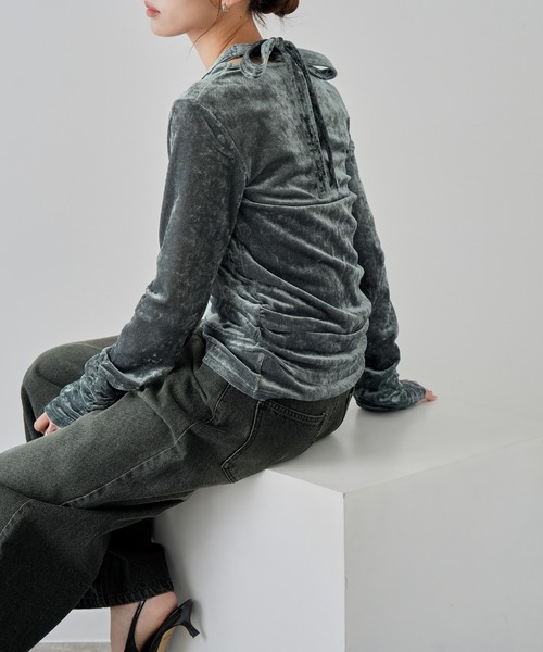 NOGLE(ノグル)の「【NOGLE/ノグル】シアーベロアホルターネックレイヤードトップス(Tシャツ/カットソー・レディース・グレー系/ブラウン/アイボリー/ブラック・FREE)」の3枚目の写真