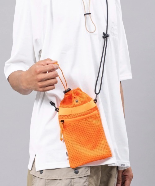 UNFRM OUTDOOR STANDARD(ユニフォームアウトドアスタンダード)の「【UNFRM OUTDOOR STANDARD:ユニフォームアウトドアスタンダード】MILITARY MESH POUCH/メッシュミニバッグ(ショルダーバッグ・レディース・ブラック/オレンジ・FREE)」の8枚目の写真