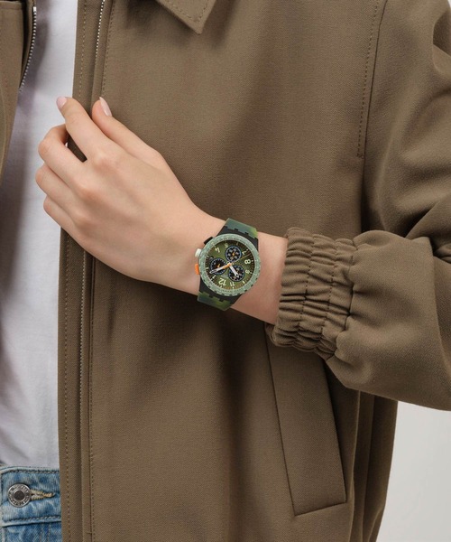 SWATCH(スウォッチ)の「MIDDAY CAMO(アナログ腕時計・レディース・グリーン/レッド・FREE)」の1枚目の写真