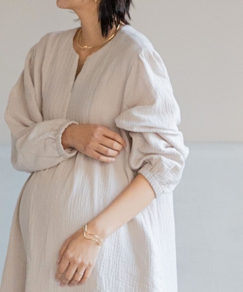 フェリシモMama(フェリシモママ)の「Moredde マタニティも産後も使える ダブルガーゼワンピース〈グレージュ〉(ワンピース・レディース・グレイッシュベージュ・M/L/LL)」の14枚目の写真