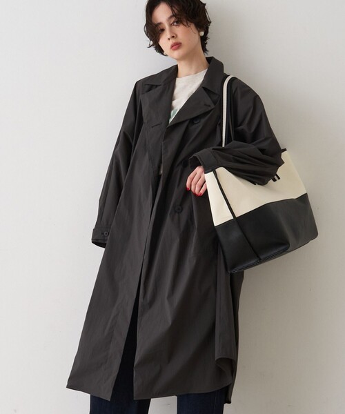 Rouge vif（ルージュヴィフ）の「NEWクリスピー撥水ライトロングコート（トレンチコート・レディース・ブラウン/チャコールグレー・フリー）」の2枚目の写真