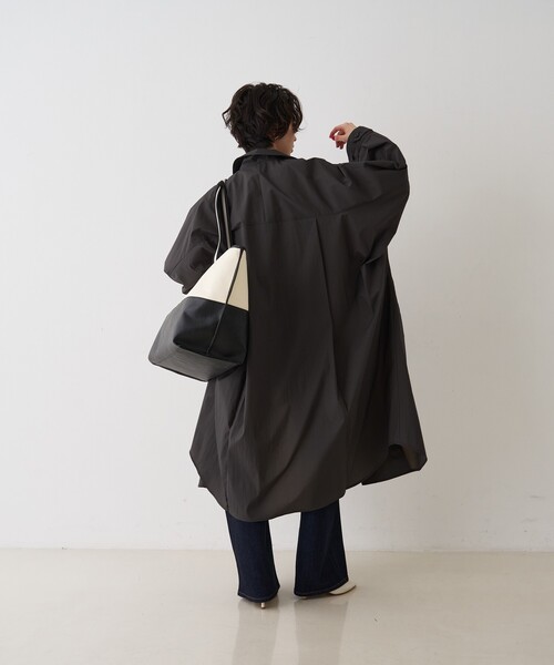 Rouge vif（ルージュヴィフ）の「NEWクリスピー撥水ライトロングコート（トレンチコート・レディース・ブラウン/チャコールグレー・フリー）」の11枚目の写真