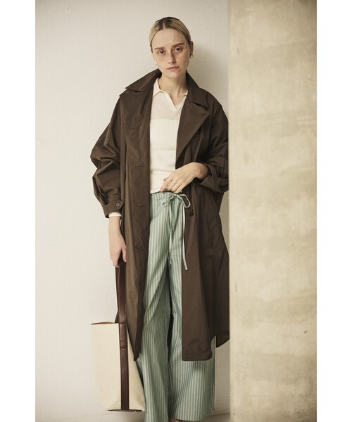 Rouge vif（ルージュヴィフ）の「NEWクリスピー撥水ライトロングコート（トレンチコート・レディース・ブラウン/チャコールグレー・フリー）」の9枚目の写真