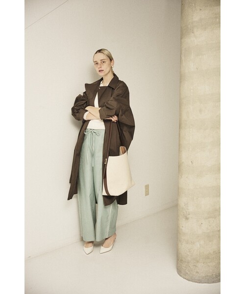 Rouge vif（ルージュヴィフ）の「NEWクリスピー撥水ライトロングコート（トレンチコート・レディース・ブラウン/チャコールグレー・フリー）」の18枚目の写真