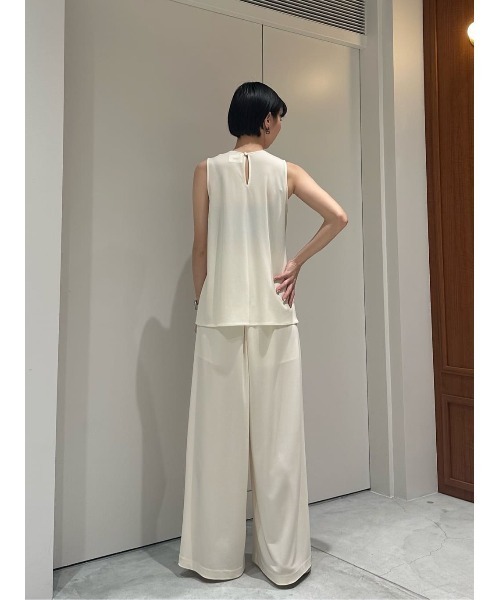 ESTNATION(エストネーション)の「ESTNATION THE FIRST / フロントスリット ノースリーブブラウス(シャツ/ブラウス・レディース・オフホワイト/ブラック・36/38)」の4枚目の写真