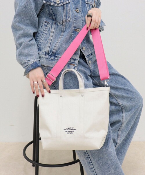 fredy emue（フレディエミュ）の「軽量ラミネート加工トートバッグ（ショルダーバッグ・レディース・キナリ/ブラック・FREE）」の3枚目の写真