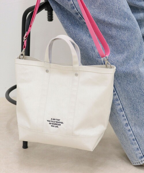 fredy emue（フレディエミュ）の「軽量ラミネート加工トートバッグ（ショルダーバッグ・レディース・キナリ/ブラック・FREE）」の4枚目の写真