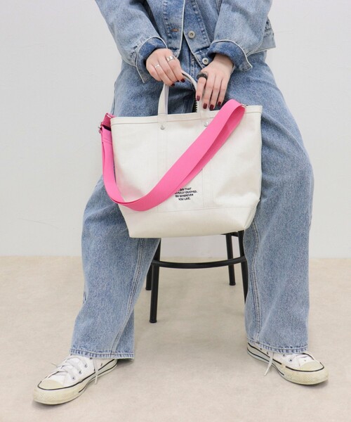 fredy emue（フレディエミュ）の「軽量ラミネート加工トートバッグ（ショルダーバッグ・レディース・キナリ/ブラック・FREE）」の5枚目の写真