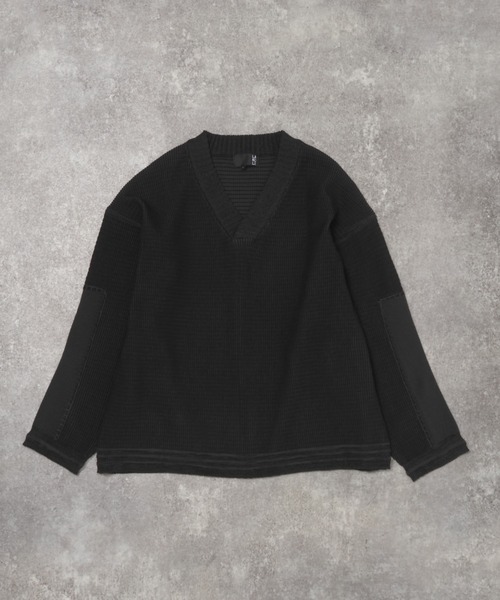 LAKOLE(ラコレ)の「Vネックエルボー刺繍プルオーバー / 648031(ニット/セーター・メンズ・ブラック/アイボリー・MEDIUM/LARGE)」の2枚目の写真