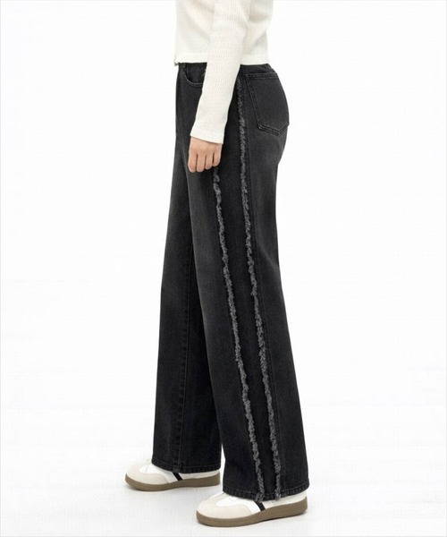 clear（クリア）の「【低身長対応／サイズ展開あり】サイドフリンジワイドデニムパンツ[カジュアル 着回し抜群 大人]（デニムパンツ・レディース・ブラック/ブルー・M/S/PS）」の2枚目の写真