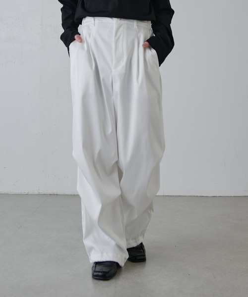 Lui's(ルイス)の「ハイツイストオーバーパラシュートパンツ(その他パンツ・メンズ・チャコールグレー/ホワイト/ブラック・S/M)」の5枚目の写真