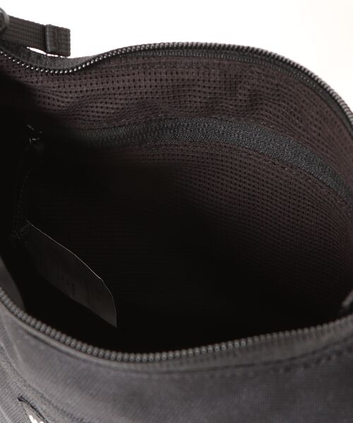 WILD THINGS（ワイルドシングス）の「【WILD THINGS】ROUND SHOULDER BAG ラウンドショルダーバッグ コーデュラ 軽量（ショルダーバッグ・メンズ・ネイビー/ブラック/カーキ・ONE SIZE）」の6枚目の写真