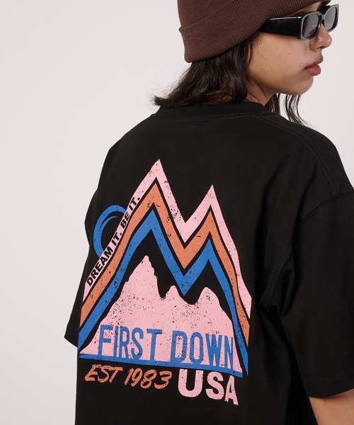 FIRST DOWN(ファーストダウン)の「グラフィック スリーブTシャツ #3(Tシャツ/カットソー・メンズ・ブラック/ホワイト・M/L/XL)」の1枚目の写真
