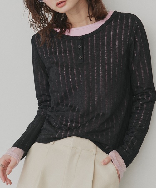 ad thie(アドティエ)の「シアーリブ ヘンリーネック トップス(Tシャツ/カットソー・レディース・ブラック/アイボリー・FREE)」の2枚目の写真