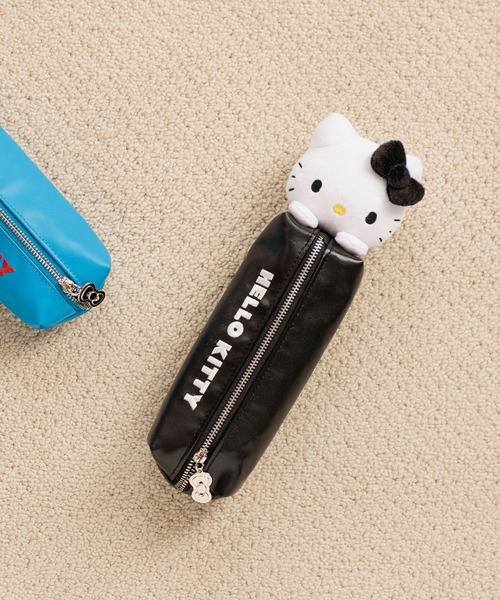 Me%(ミィパーセント)の「【HELLO KITTY】ぬいペンケース 631399(ステーショナリー・レディース・レッド/ゴールド/ブラック・FREE)」の2枚目の写真