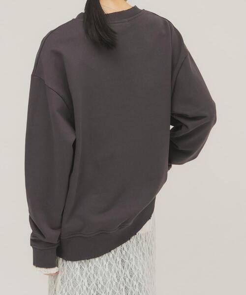KBF（ケイビーエフ）の「ルーズスタッズスウェット（スウェット・レディース・チャコールグレー/オートミール/ダークブラウン・ONE）」の16枚目の写真