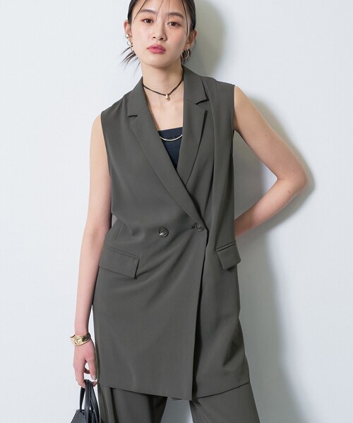 INDIVI(インディヴィ)の「【さらに軽く軽快!/着る日傘】颯爽ジレジャケット(ベスト・レディース・ブラック/ブラウン系/ダークグレー・38)」の2枚目の写真