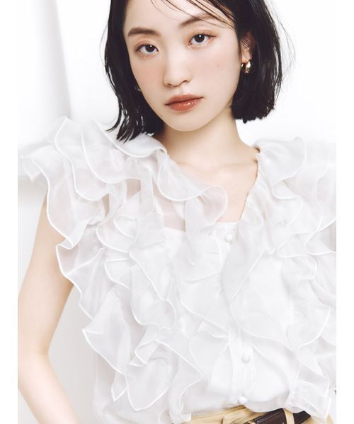 SNIDEL（スナイデル）の「【WEB限定カラーあり】ノースリフリルブラウス（シャツ/ブラウス・レディース・ベージュ/ラベンダー/ドット/アイボリー・F）」の20枚目の写真