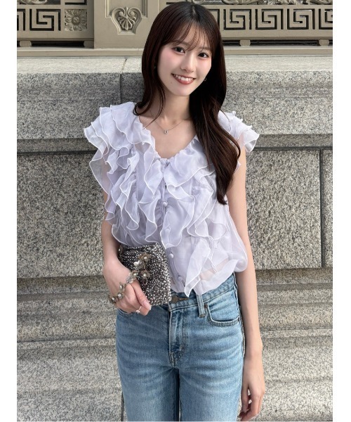 SNIDEL(スナイデル)の「【WEB限定カラーあり】ノースリフリルブラウス(シャツ/ブラウス・レディース・ベージュ/ラベンダー/ドット/アイボリー/サックスブルー/ピンクベージュ・F)」の4枚目の写真