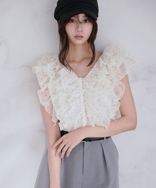 SNIDEL（スナイデル）の「【WEB限定カラーあり】ノースリフリルブラウス（シャツ/ブラウス・レディース・ベージュ/ラベンダー/ドット/アイボリー・F）」の4枚目の写真